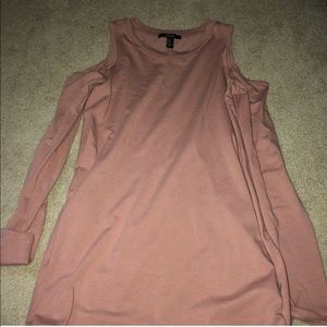 Dress with open shoulders